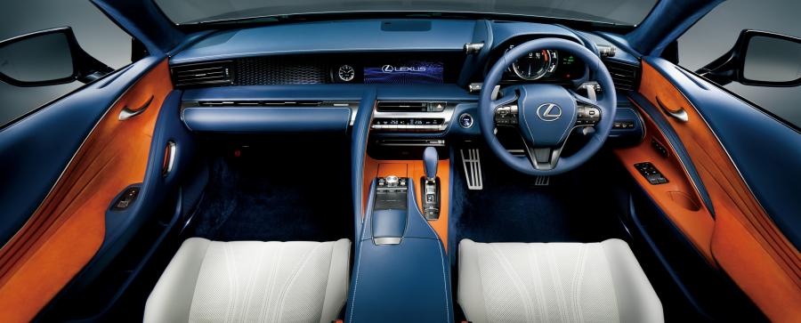Торпедо Lexus LC500h 2017 года  (JP) (фото 12 из 30)